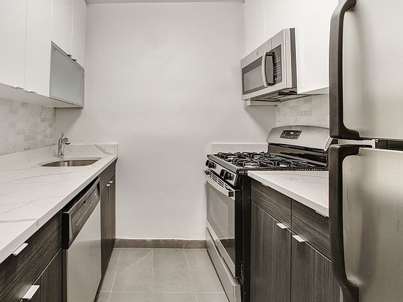 3rd image of 120 E 34th St APT 4B