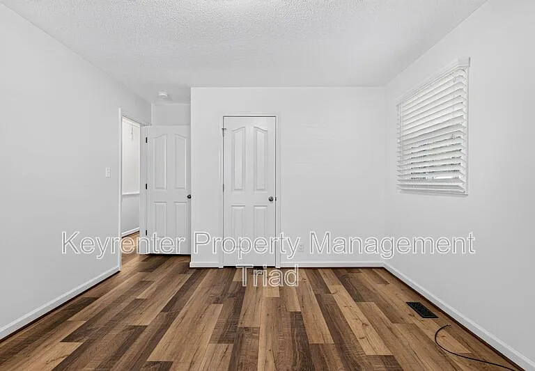 9415 Glen Cross Dr — Photo 33