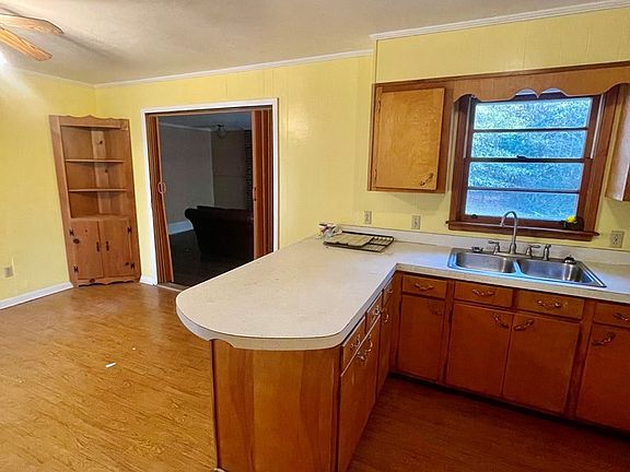 5th image of 104 Lynn Cir