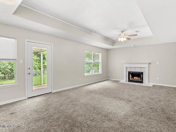 5th image of 4032 Southern Oaks Dr