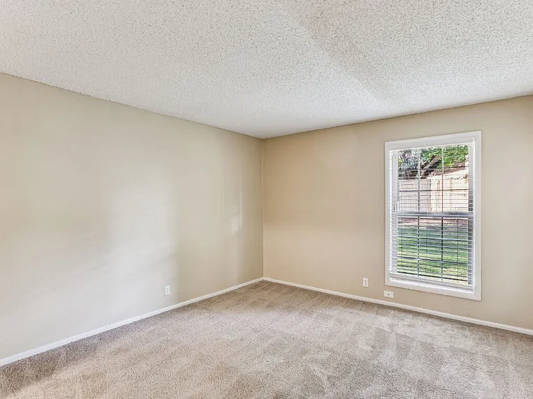 Ashford Place Apartments — Photo 66