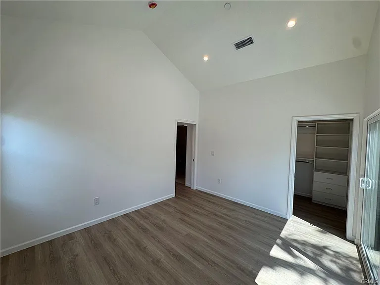 5032 Serrania Ave — Photo 12