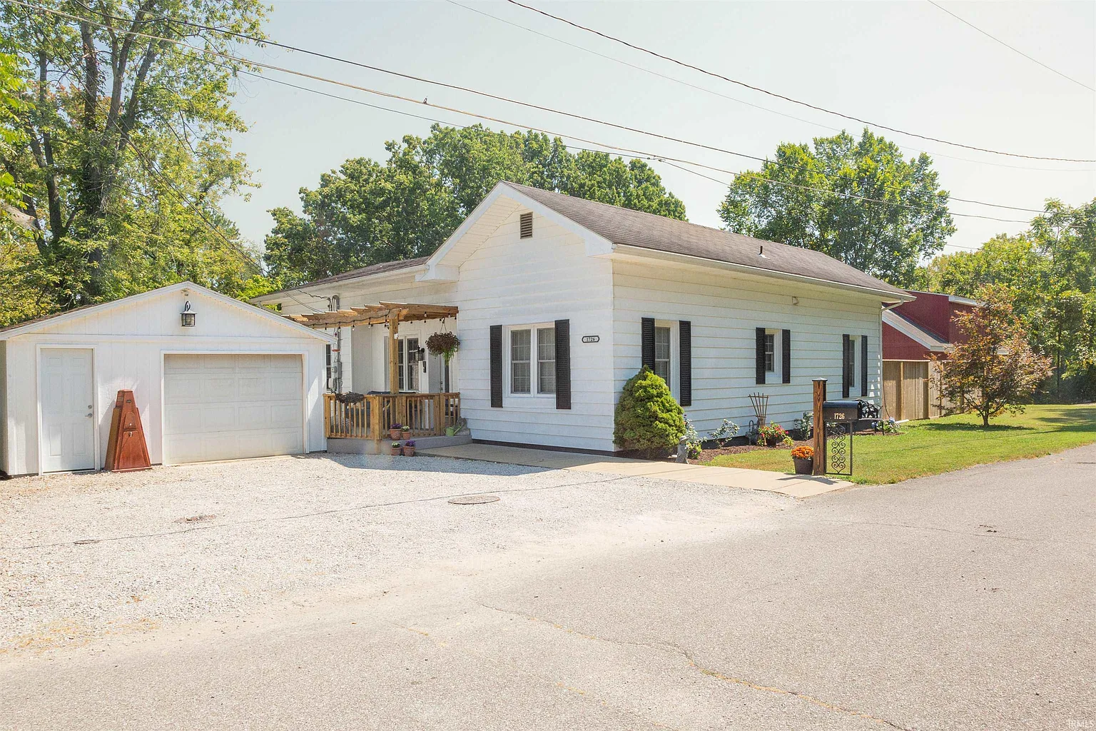 1726 Johnson Ln photo 1