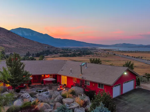 8045 List Country Rd, Carson City, NV 89703