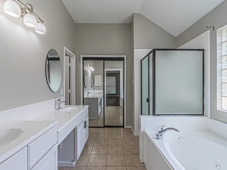 7624 Vista Creek Ln — Photo 29