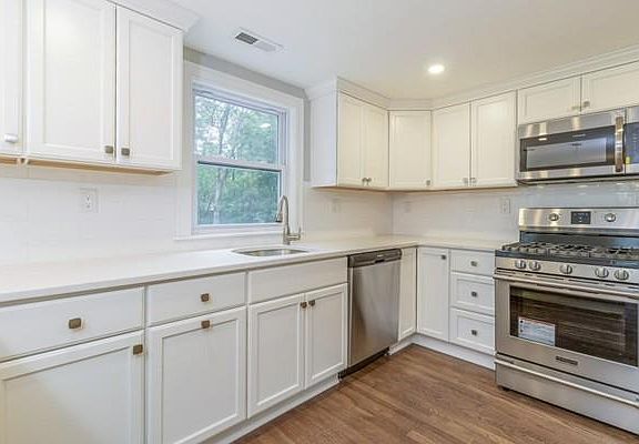 3rd image of 87 Cobleigh St