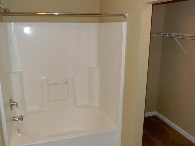 15713 Lakepoint Forest Dr — Photo 35