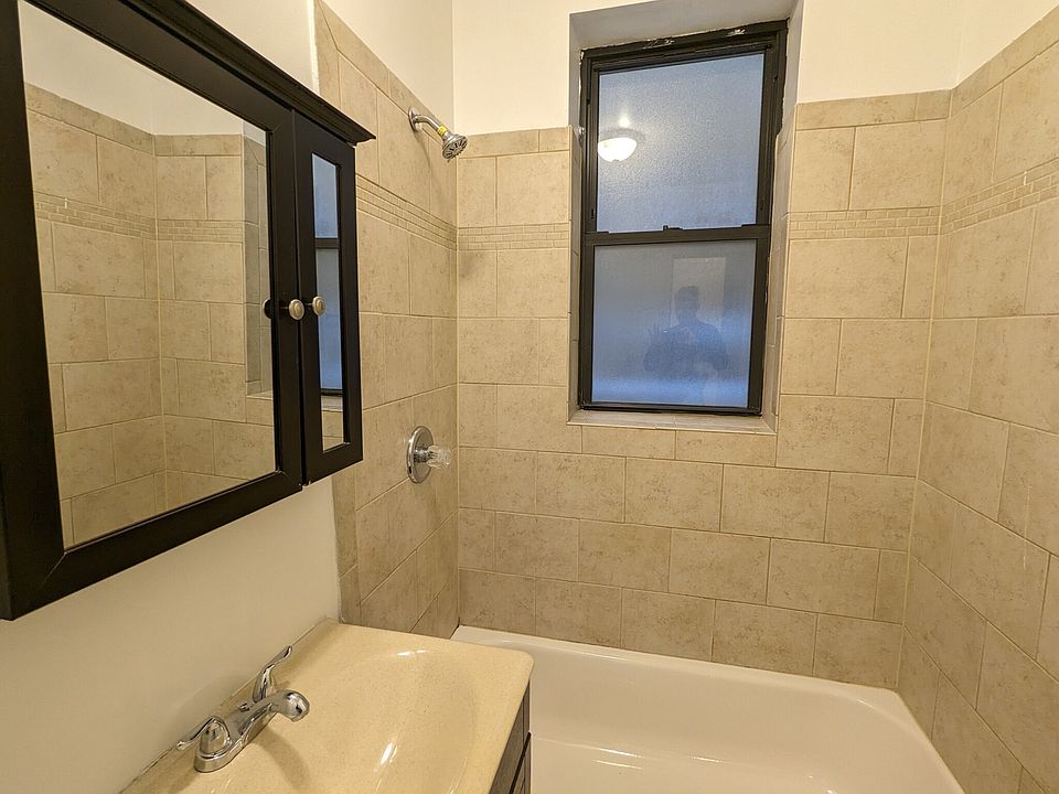 1st image of 1444 W Byron St #3902
