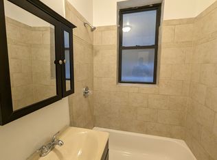 1444 W Byron St #3902, Chicago, IL 60613