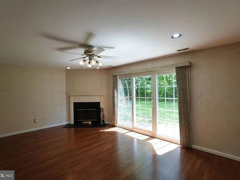 2005 Harvard Dr — Photo 18