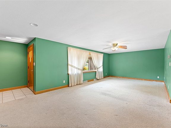 5th image of 306 Winkler Dr