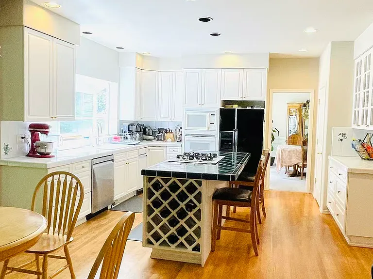 17205 NE 26th Ct — Photo 5