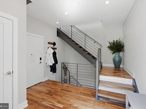 5th image of 1101 N Galloway St