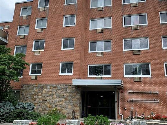 4th image of 370 Central Park Ave APT 2S
