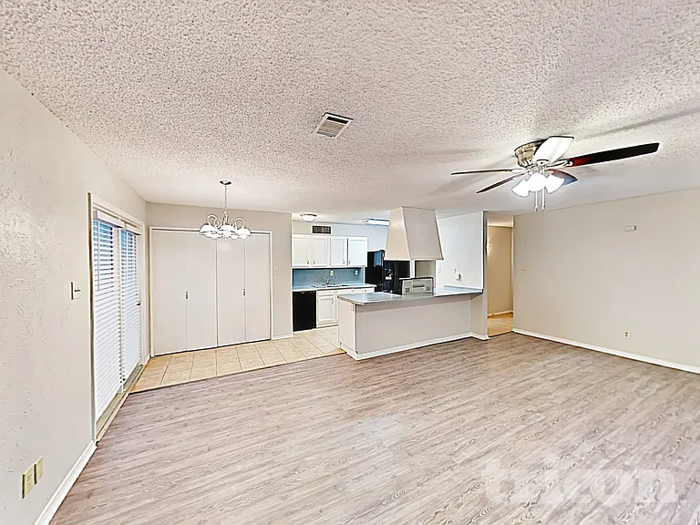 7309 Hedge Dr — Photo 5