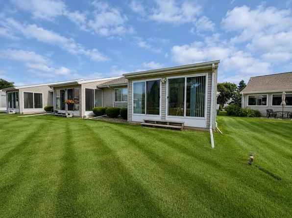 726 Kensington Sq #726, Stoughton, WI 53589