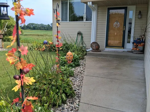 1027 Meadow St, Cologne, MN 55322