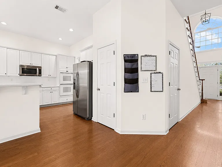 2208 Snug Hbr NE — Photo 17