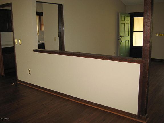 4th image of 2879 Seminole Village Dr