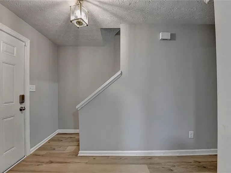 3876 Meadow Creek Dr — Photo 2