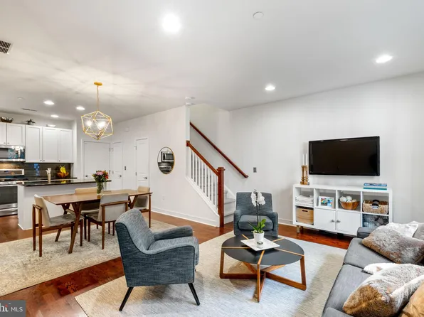 102 Brinley Ct, Philadelphia, PA 19146