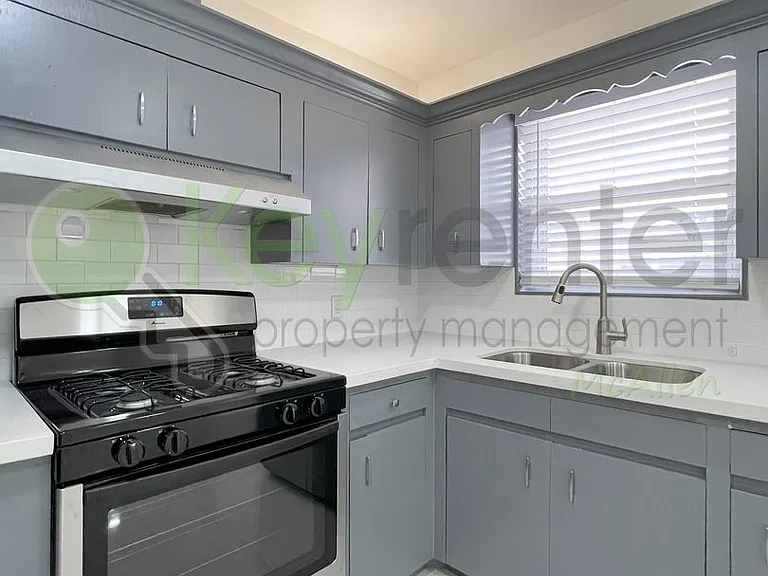 415 N 17th St — Photo 31