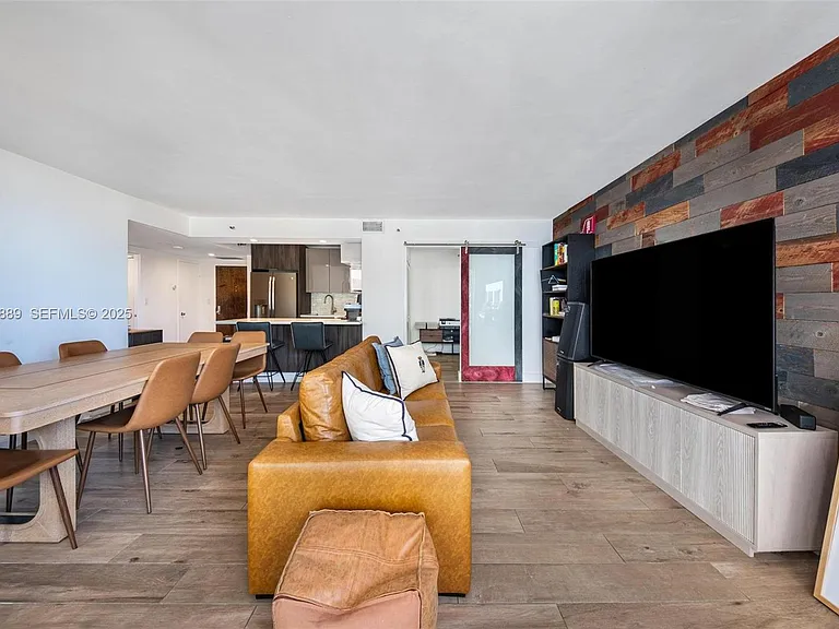1541 Brickell Ave — Photo 2