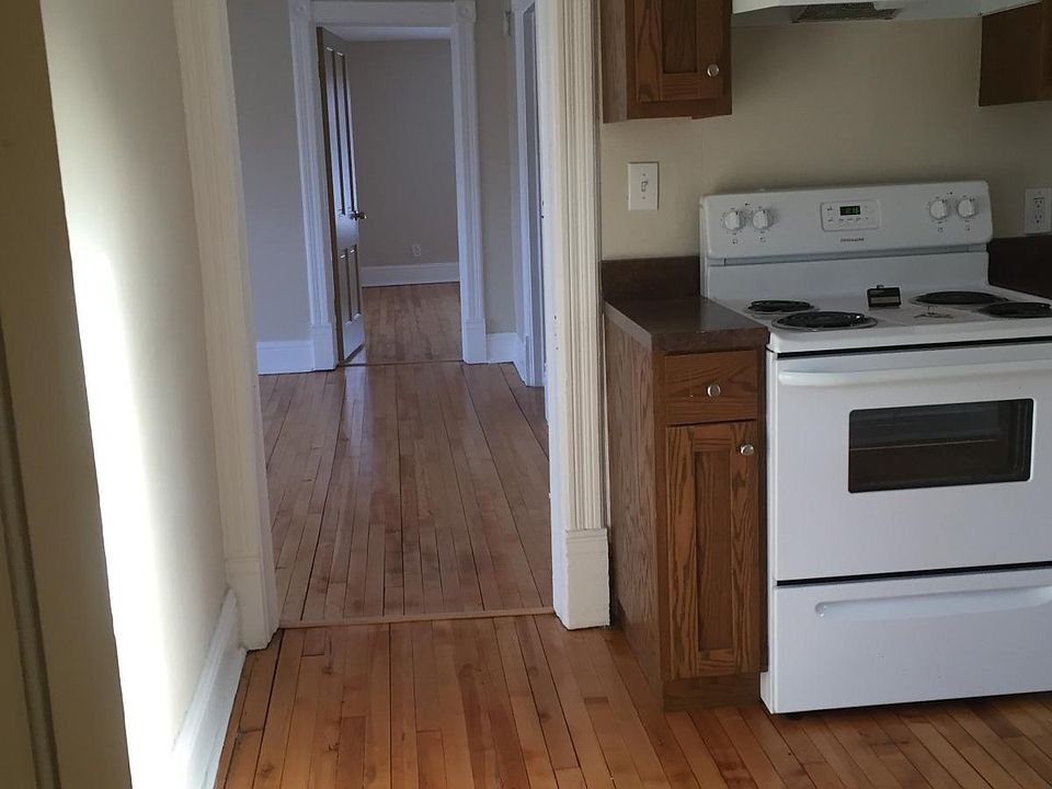 1st image of 412 20th Ave NE Floor 2