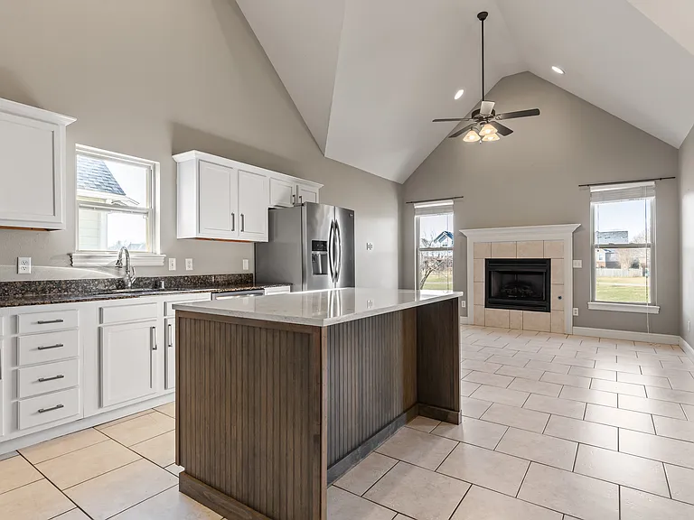 1501 NE Dysart Woods Ln — Photo 6