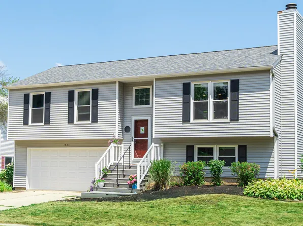 1733 Russet Ln, Sycamore, IL 60178