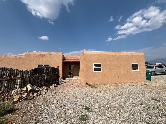 2nd image of 150A Los Rios Rd