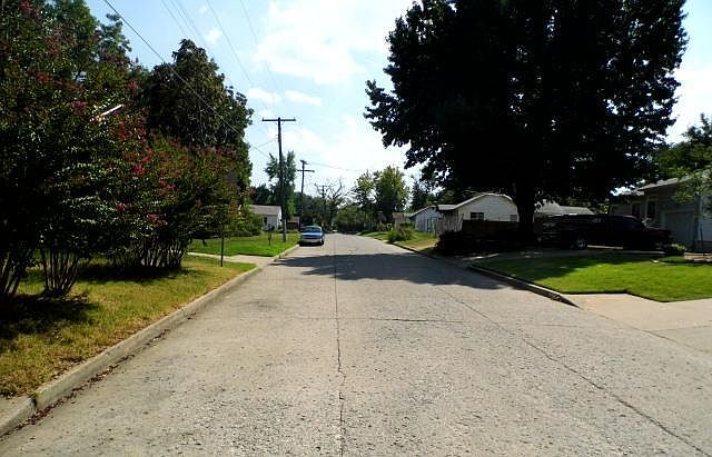 2nd image of 819 N Sandusky Ave