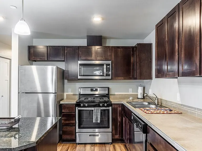 20720 Empire Ave — Photo 4