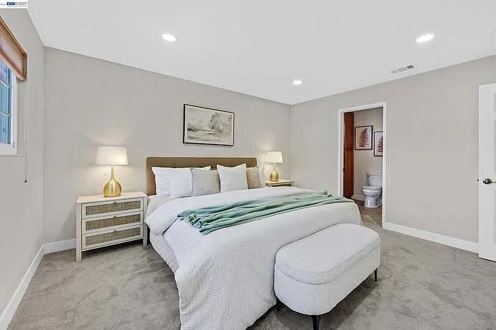 6877 Rayland Ct — Photo 3