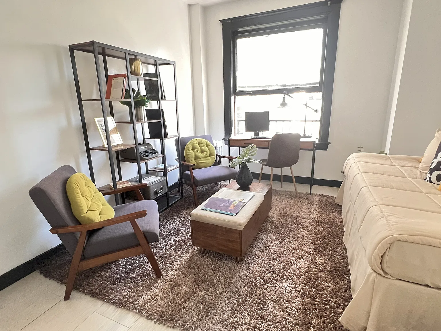 Hayward Manor Apartments — Photo 2