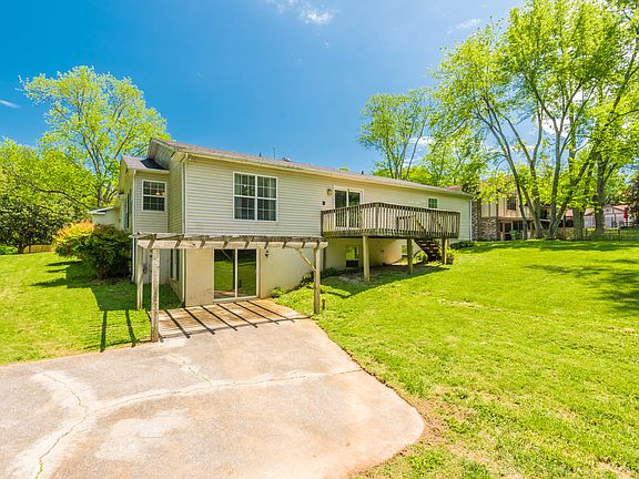 4th image of 1809 Oxford Dr