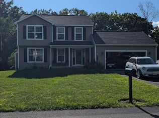 917 Ridgeview Cir, Castleton, NY 12033