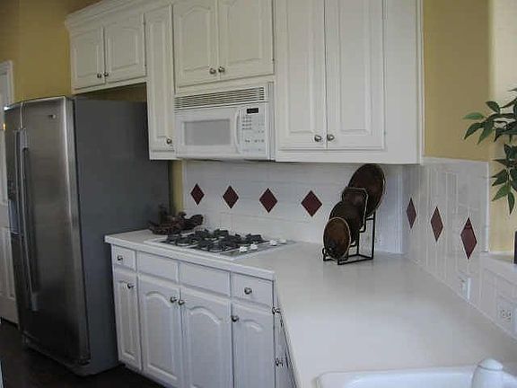 5th image of 4569 Saint James Dr