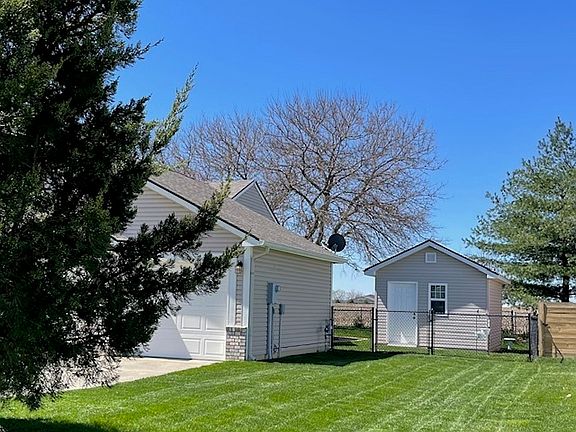 3rd image of 684 Appaloosa Dr