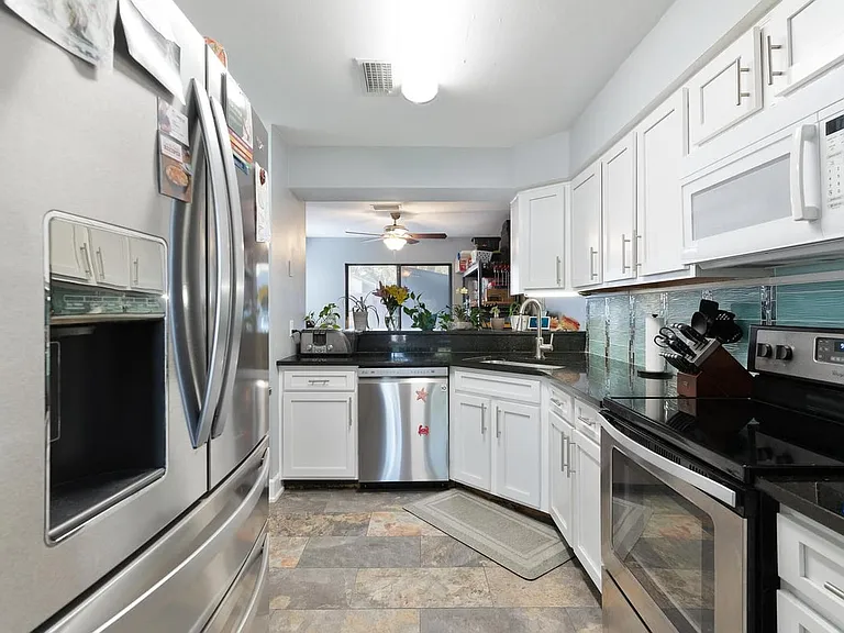 800 Bay Dr #10 — Photo 27