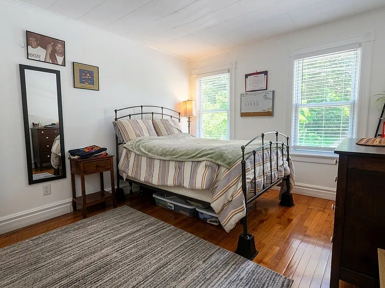 18 Russell St #1 — Photo 5