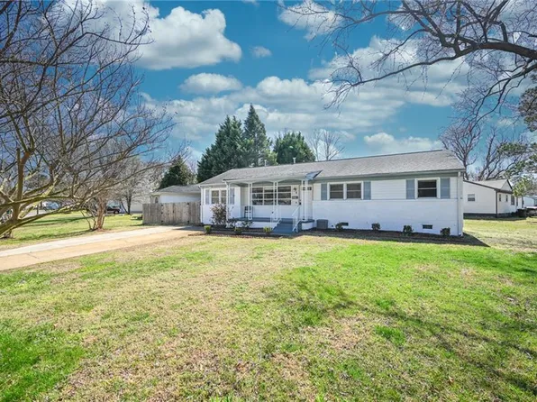 5513 Sunnywood Dr, Virginia Beach, VA 23455