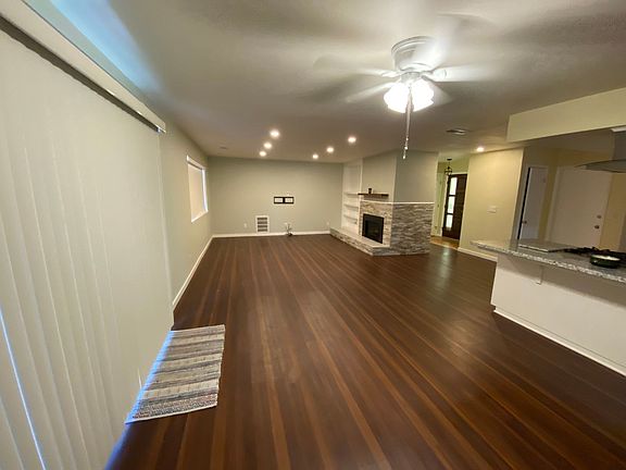 3rd image of 1143 W Evergreen Ct