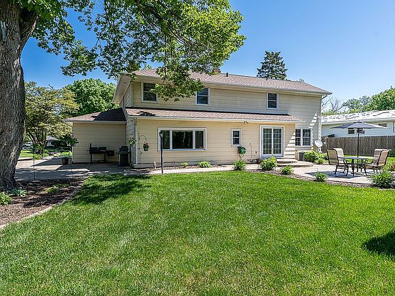 3rd image of 2319 Windsor Dr