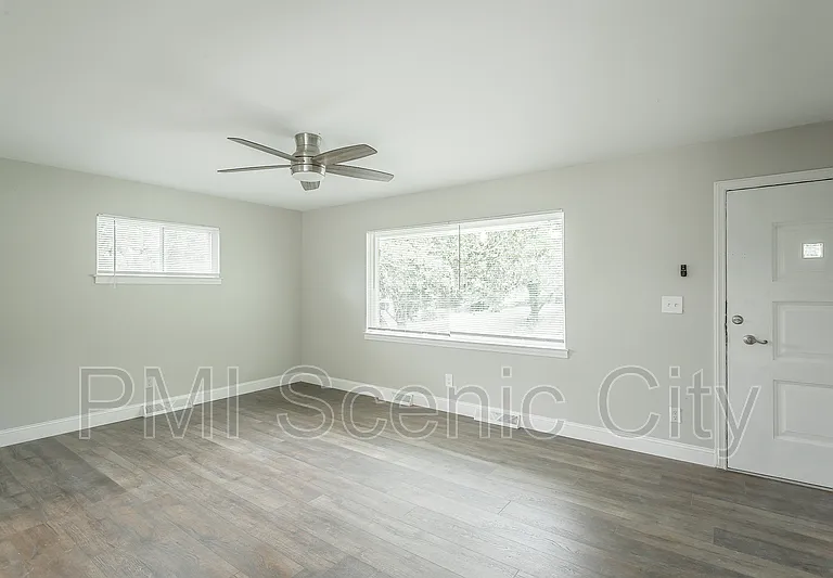 1375 Orbit Dr — Photo 11