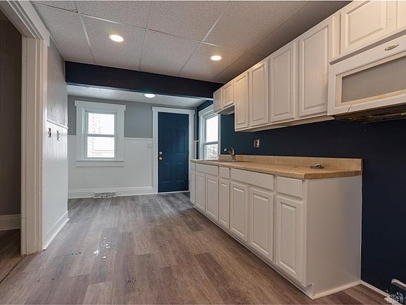 3rd image of 909 Creighton Ave