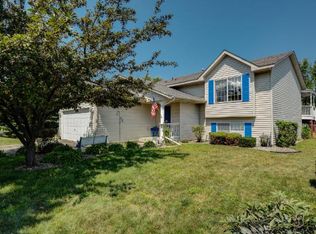 986 Lacy Ct, Belle Plaine, MN 56011