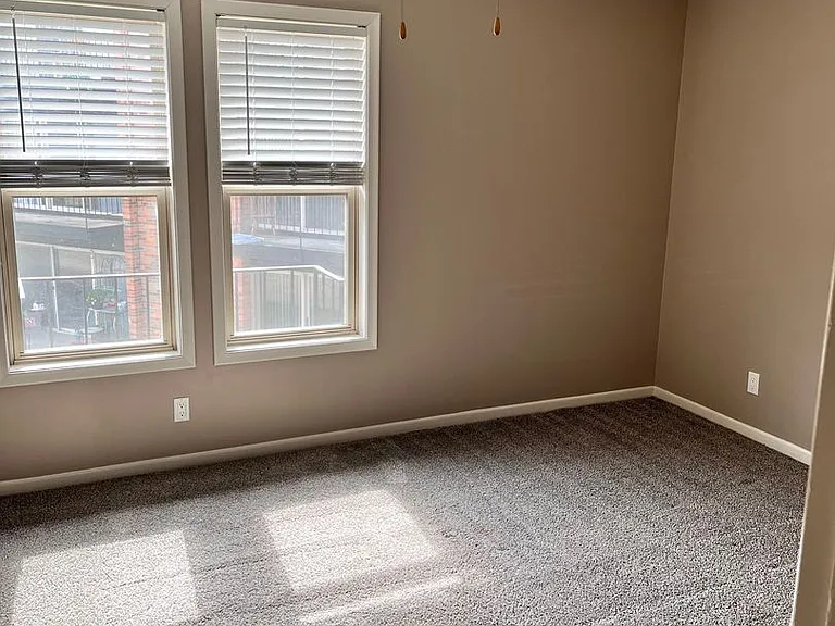 Bristol Square Apartments — Photo 115