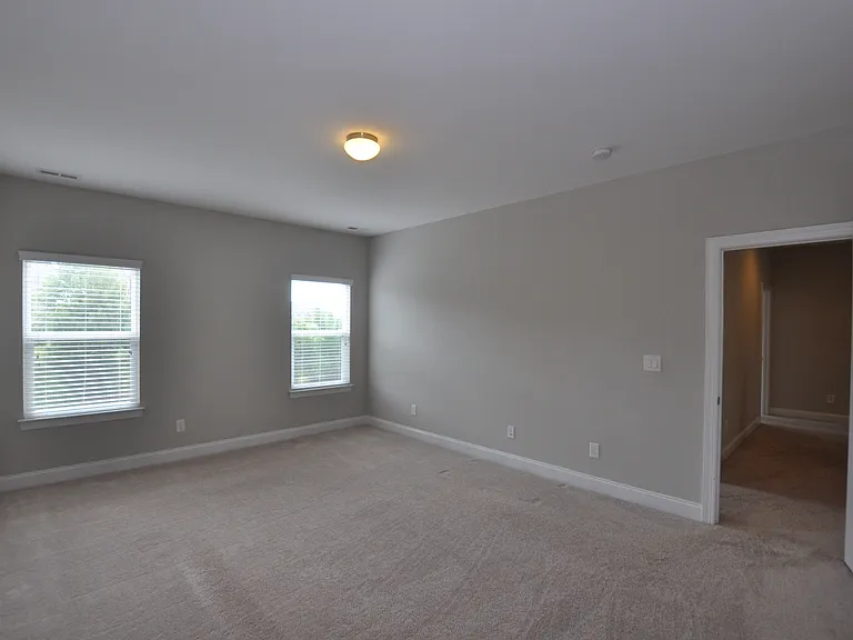 1004 Sterling Dr — Photo 32