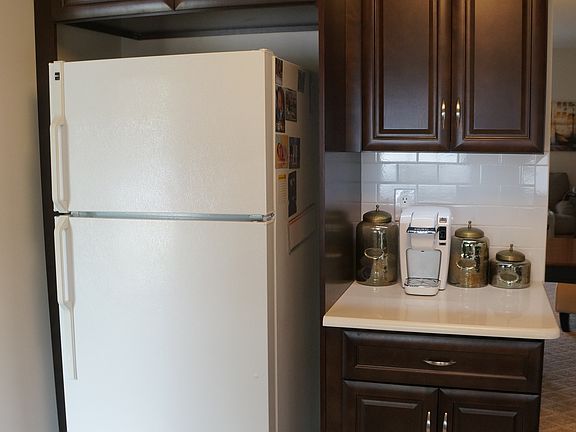 5th image of 32 Carlisle Ct